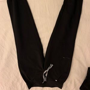 Figs Zamora joggers black xs petite